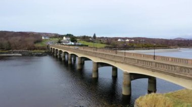 Donegal, İrlanda 'daki Lettermacaward köprüsü..