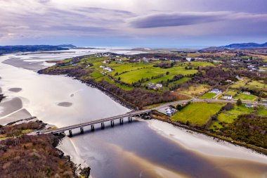 Donegal, İrlanda 'daki Lettermacaward köprüsü..