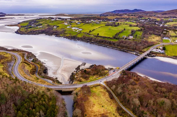 A híd Lettermacaward megyében Donegal (Írország). — Stock Fotó