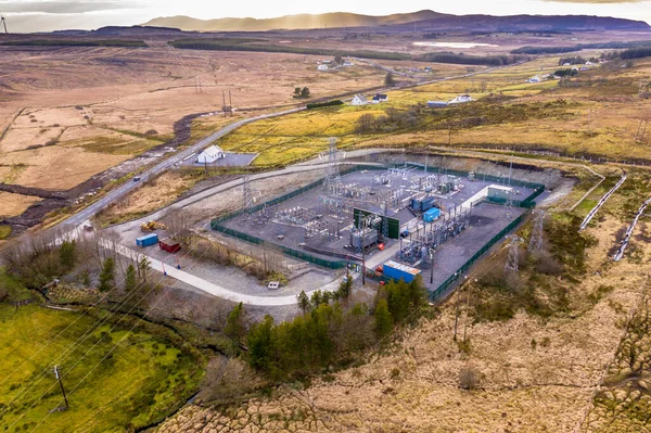 Imagen aérea de la subestación de transmisión de electricidad en el Condado de Donegal - Irlanda —  Fotos de Stock