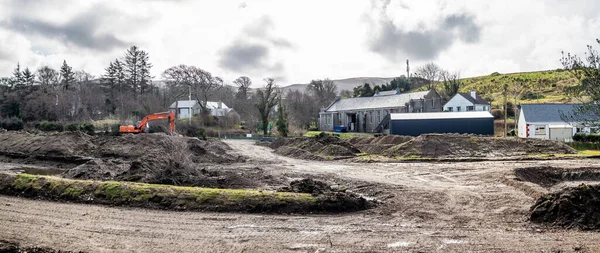 ARDARA, COUNTY DONEGAL, IRELAND - 13 марта 2020 года: Ардарский ликеро-водочный завод прекратил работу во время вспышки коронавируса — стоковое фото