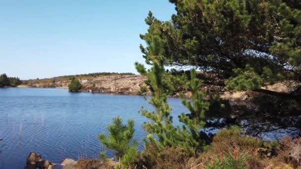 Vue sur le magnifique lac Namanlagh près de Bonny Glen dans le comté de Donegal - Irlande