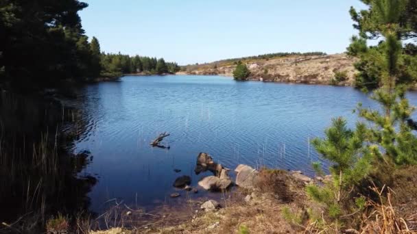 Vista do belo Lago Namanlagh perto de Bonny Glen no Condado de Donegal - Irlanda — Vídeo de Stock