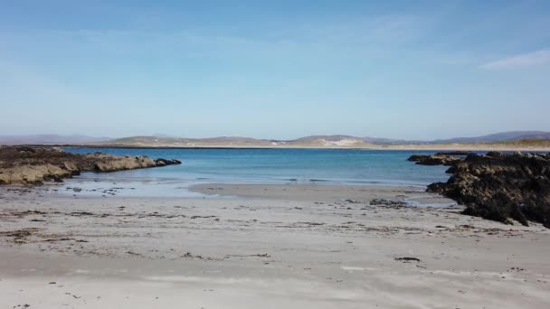 Praia de Cashelgolan, Castlegoland, por Portnoo em County Donegal - Irlanda — Vídeo de Stock