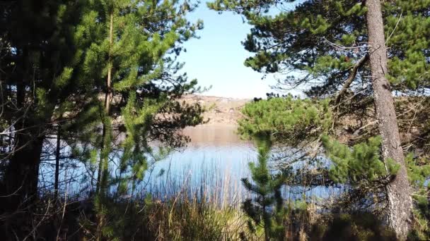 Vue sur le magnifique lac Namanlagh près de Bonny Glen dans le comté de Donegal - Irlande