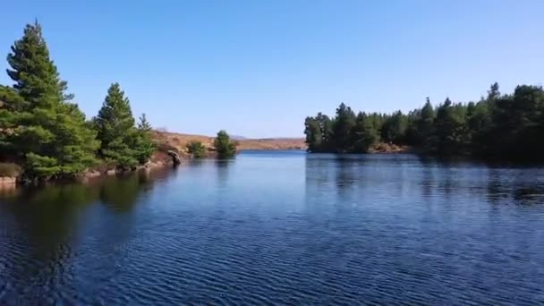Vue sur le magnifique lac Namanlagh près de Bonny Glen dans le comté de Donegal - Irlande