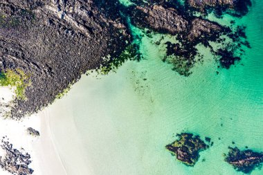 Carrickfad ve Cashelgolan plajlarının havadan görünüşü, Castlegoland, by County Donegal - İrlanda