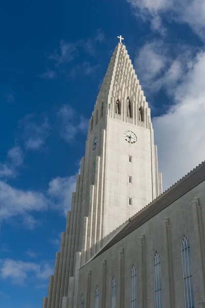 Hallgrimskirkja catedral em reykjavik — Fotografia de Stock