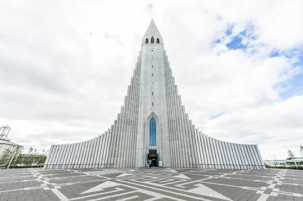 Hallgrimskirkja kathedraal in reykjavik — Stockfoto