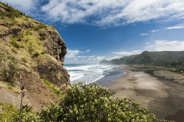 Piha beach v Novém Zélandu — Stock fotografie