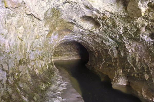 Cave Stream malebné rezerva — Stock fotografie