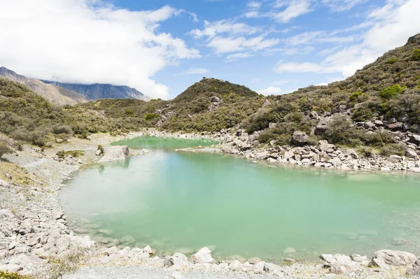 Green lake under the Mount Cook — Stock Photo, Image