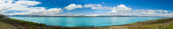 Krásné neuvěřitelně modré jezero Pukaki — Stock fotografie