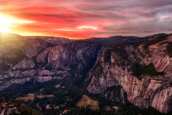 Tramonto a Yosemite negli Stati Uniti — Foto Stock