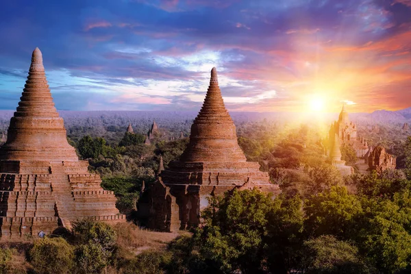 Pôr do sol sobre Bagan — Fotografia de Stock