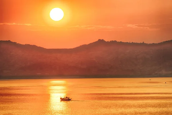 Sunset over Irrawaddy — Stock Photo, Image