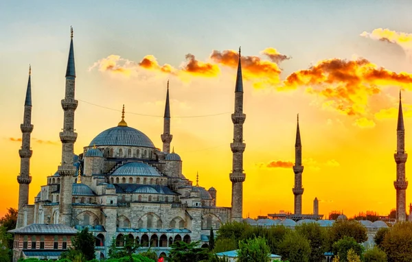 gün batımında mavi Camii