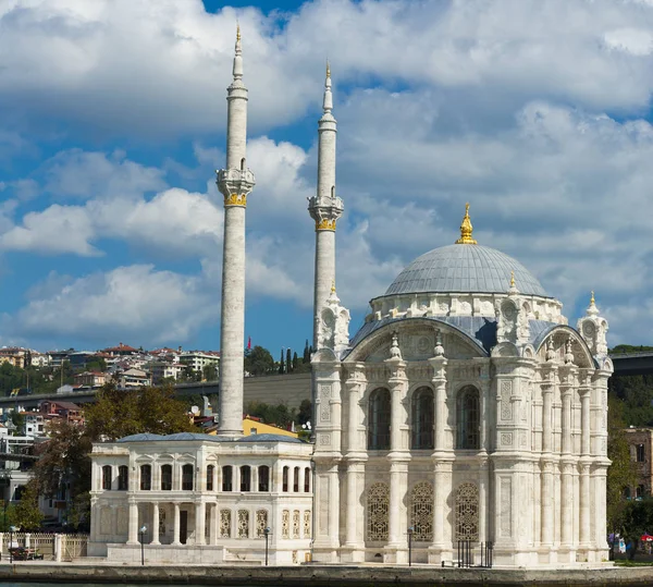 Ortakoy mešita v Turecku — Stock fotografie