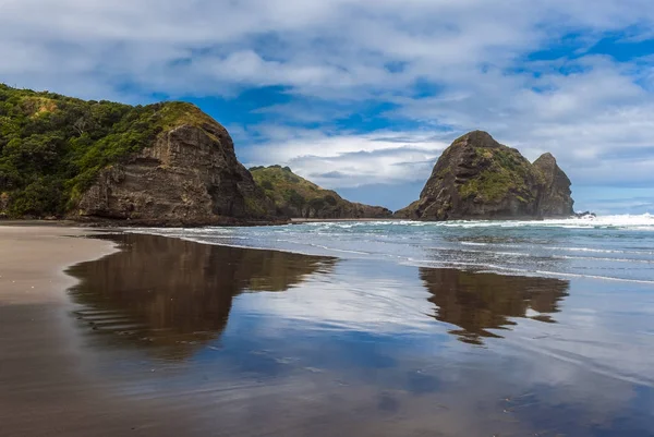 Piha plaża w Nowej Zelandii — Zdjęcie stockowe