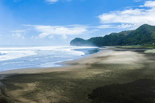 Piha plaża w Nowej Zelandii — Zdjęcie stockowe