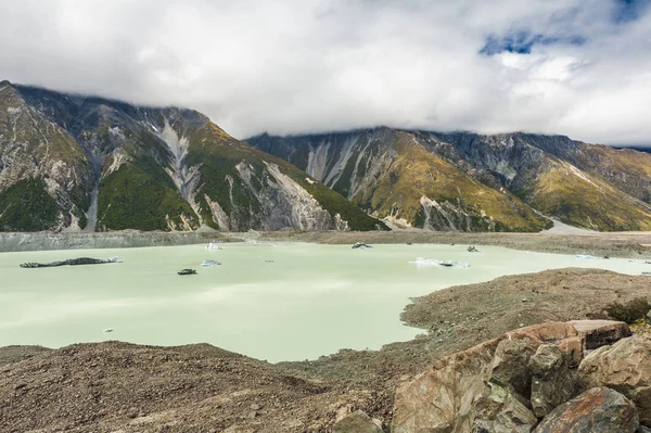 Tasman jezero na Novém Zélandu — Stock fotografie