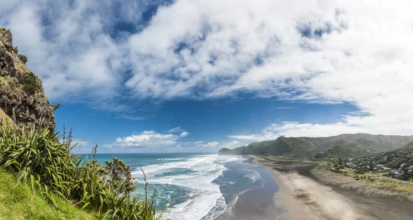 ニュージーランドのピハ ・ ビーチ — ストック写真