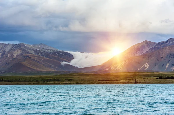 Озера Tekapo на заході сонця — стокове фото