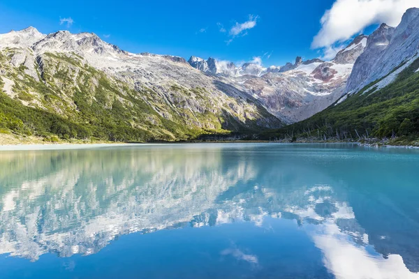 Laguna esmeralda see in tierra del fuego — Stockfoto