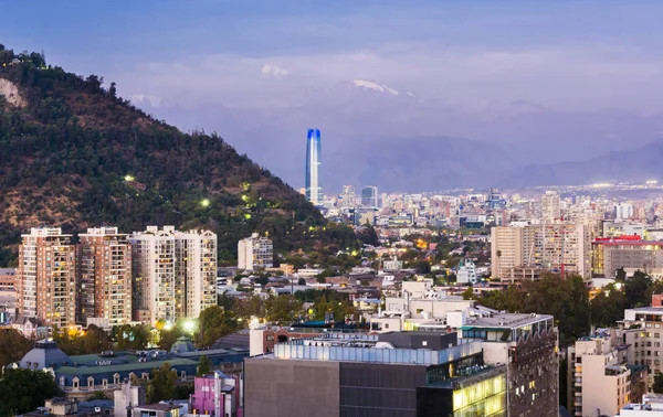 Wieczorem panorama Santiago de Chile — Zdjęcie stockowe