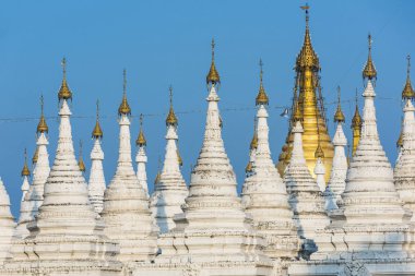 Myanmar 'da Beyaz Kuthodaw Pagoda