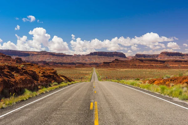 Estrada para Monument Valley em Utah — Fotografia de Stock