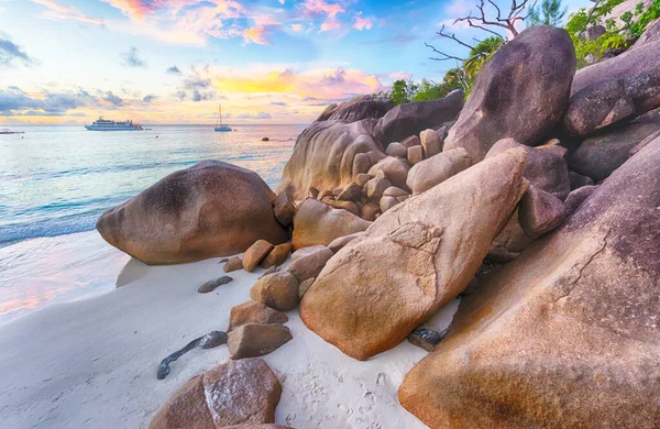 Belo Pôr Sol Sobre Famosa Praia Anse Lazio Ilha Praslin — Fotografia de Stock