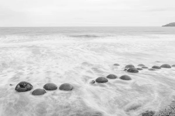 Pietre Sferiche Moeraki Sulla Spiaggia Koekohe Costa Orientale Della Nuova — Foto Stock