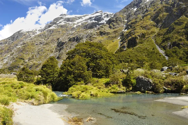 新西兰南岛 Fiordland国家公园 有雪山和绿松石湖的格特鲁德鞍座 — 图库照片