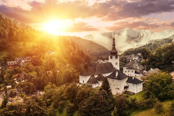 Dramatische Zonsondergang Boven Spania Dolina Oude Mijnstad Slowaakse Bergen — Stockfoto