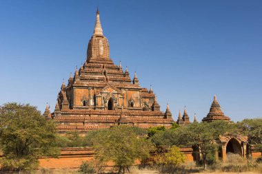 Batan güneş, antik bir şehir olan Bagan, Myanmar 'ın eski Sulamani Tapınağı' nda parlıyor.