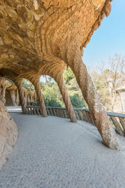 Colunata Pedra Semelhante Troncos Árvores Por Antonio Gaudi Park Guell — Fotografia de Stock