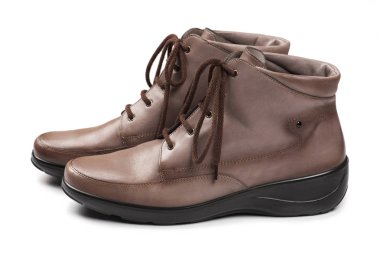 kahverengi deri çizme