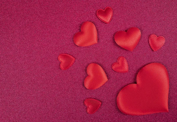 Corazones de San Valentín sobre fondo rojo —  Fotos de Stock