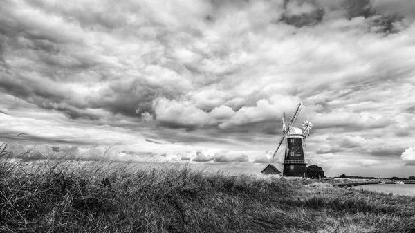 Młyn Berney broni na norfolk broads — Zdjęcie stockowe