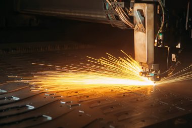 Kıvılcım ile metal Lazer Kesim Makinası keser