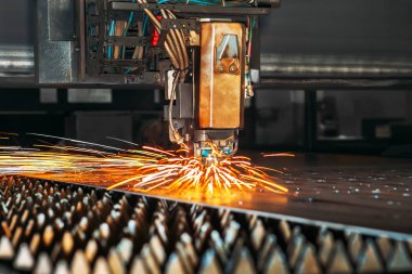 Kıvılcım ile metal Lazer Kesim Makinası keser