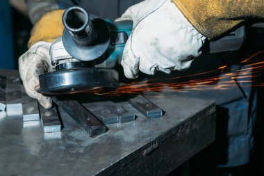 tarafından grinder parlatma metal kıvılcım