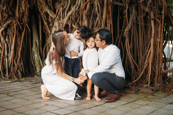 Happy stylish parents holding hands with son and daughter walking in jungles park, amazing family moment. fathers mothers day — Stock Photo, Image