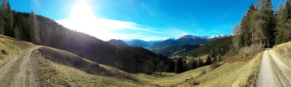 Vackra panorama av Le Maddalene berg. — Stockfoto