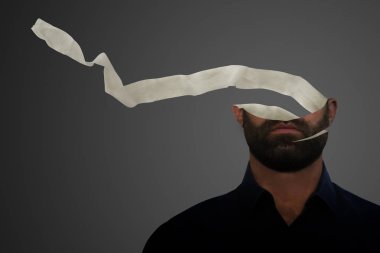 Bir adamın kafasını soyulmuştu.