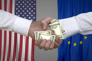 100 dolarlık ABD ile karşılıklı faturaları ve arka plan Europe bayrakları.