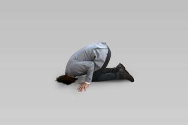 Bir kara delik arayan iş adamı.