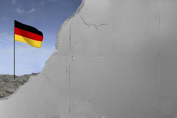在混凝土墙背后的德国国旗. — 图库照片