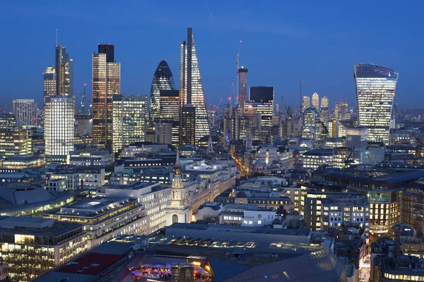 Vista elevada del distrito financiero de Londres al atardecer —  Fotos de Stock